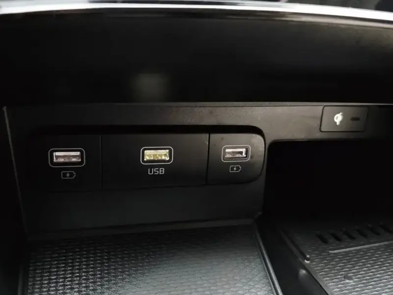 2021 Kia Carnival с пробегом 123 091 км