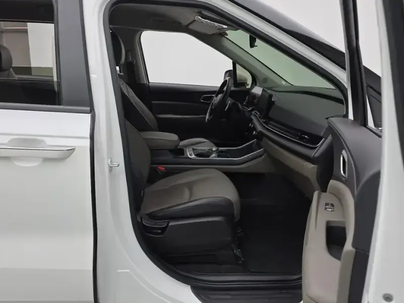 2024 Kia Carnival с пробегом 18 993 км