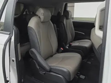 2024 Kia Carnival с пробегом 18 993 км