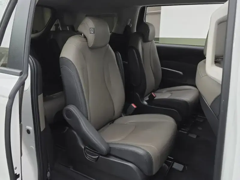 2024 Kia Carnival с пробегом 18 993 км