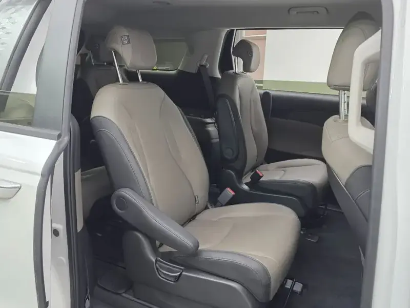 2024 Kia Carnival с пробегом 27 139 км