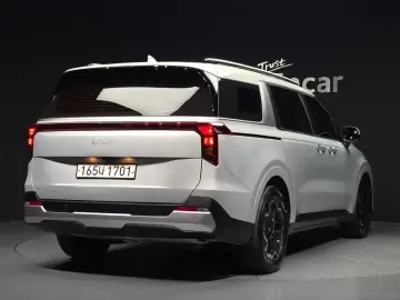 2025 Kia Carnival с пробегом 12 634 км