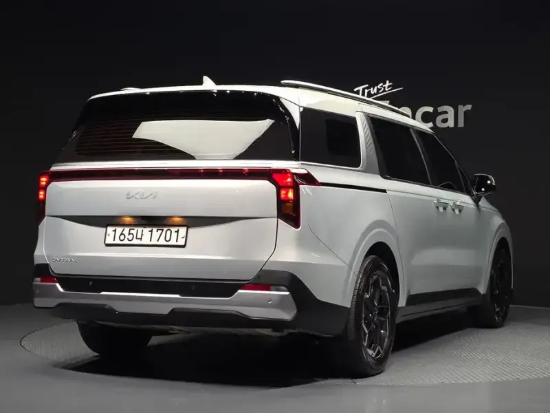 2025 Kia Carnival с пробегом 12 634 км
