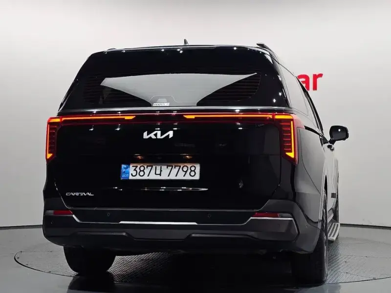 2024 Kia Carnival с пробегом 16 999 км