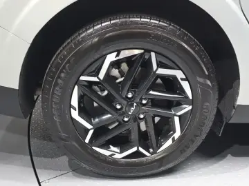 2025 Kia Carnival с пробегом 12 634 км