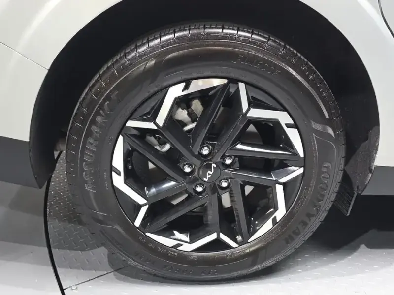 2025 Kia Carnival с пробегом 12 634 км