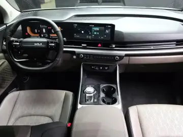 2025 Kia Carnival с пробегом 12 634 км