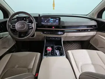 2024 Kia Carnival с пробегом 16 999 км