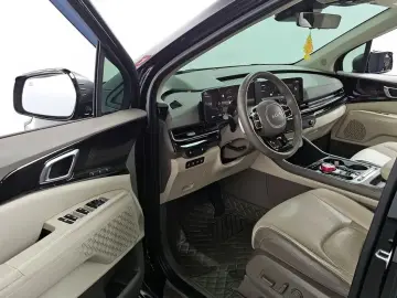 2024 Kia Carnival с пробегом 16 999 км