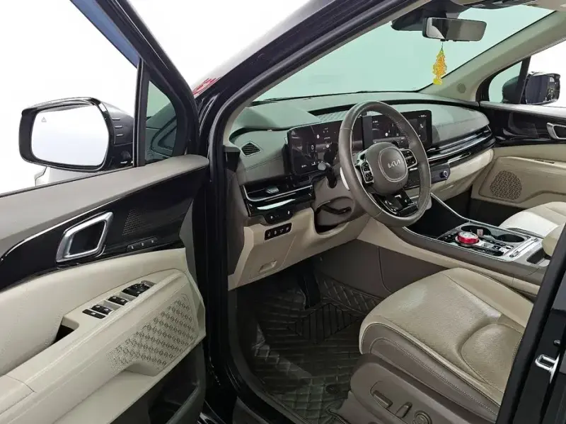 2024 Kia Carnival с пробегом 16 999 км