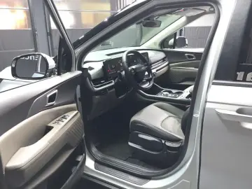 2025 Kia Carnival с пробегом 12 634 км