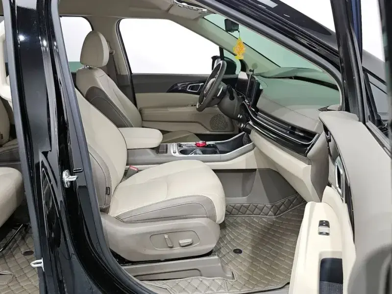 2024 Kia Carnival с пробегом 16 999 км