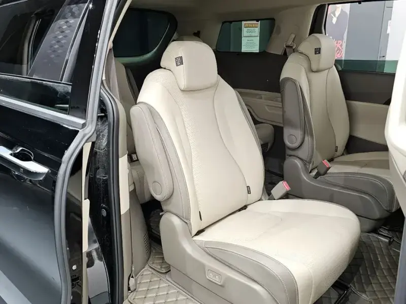2024 Kia Carnival с пробегом 16 999 км