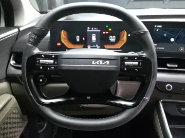 2025 Kia Carnival с пробегом 12 634 км