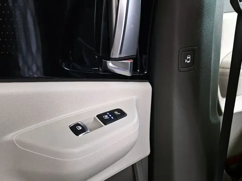 2024 Kia Carnival с пробегом 16 999 км