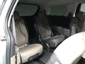 2025 Kia Carnival с пробегом 12 634 км