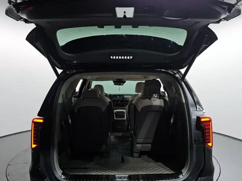 2024 Kia Carnival с пробегом 16 999 км