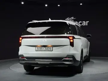2023 Kia Carnival с пробегом 83 512 км