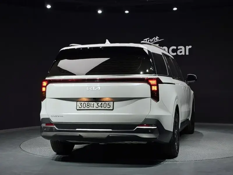 2023 Kia Carnival с пробегом 83 512 км