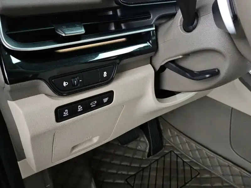 2024 Kia Carnival с пробегом 16 999 км