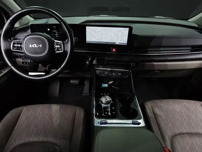 2023 Kia Carnival с пробегом 83 512 км