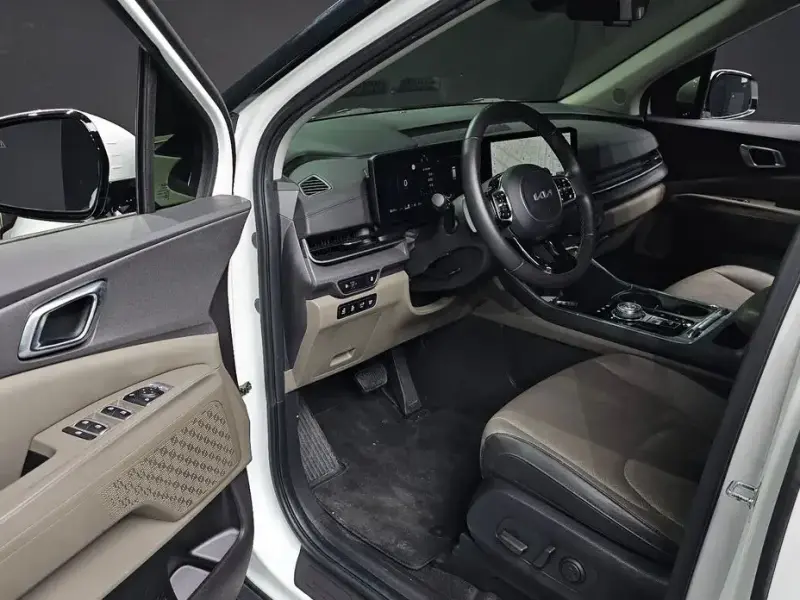 2023 Kia Carnival с пробегом 83 512 км