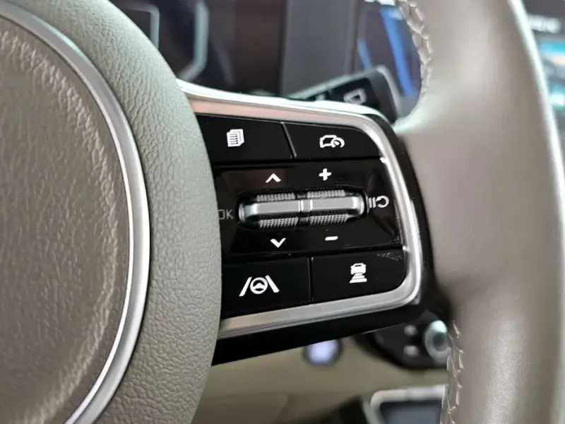 2024 Kia Carnival с пробегом 16 999 км
