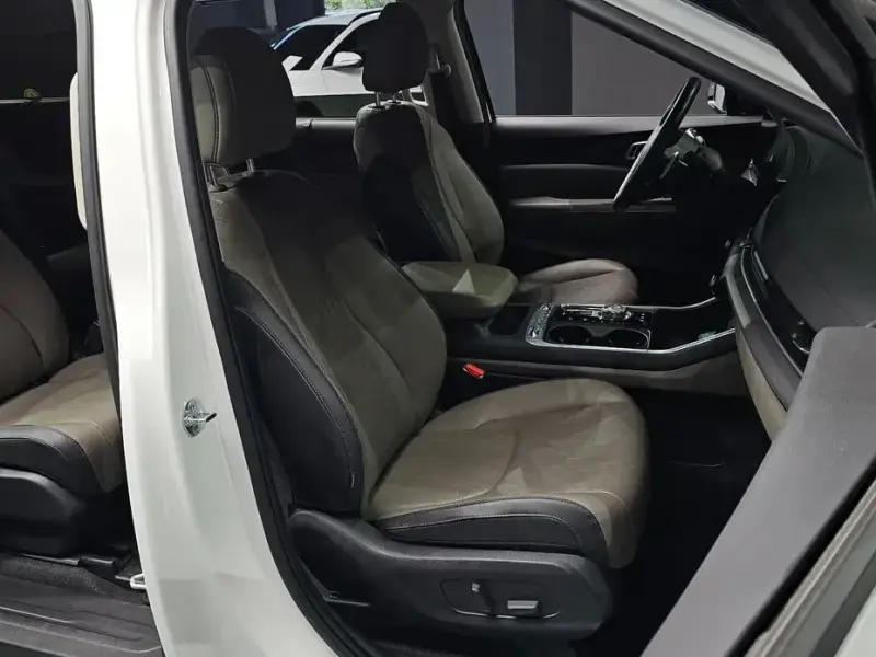 2023 Kia Carnival с пробегом 83 512 км