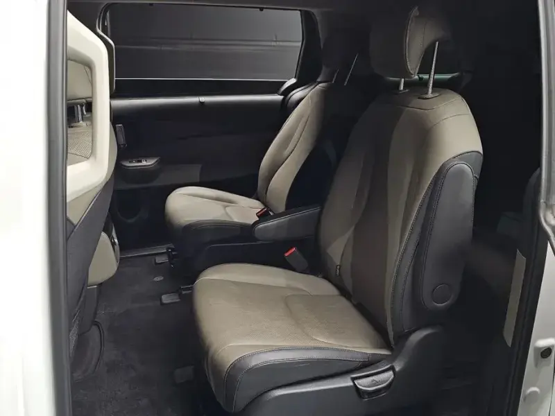 2023 Kia Carnival с пробегом 83 512 км