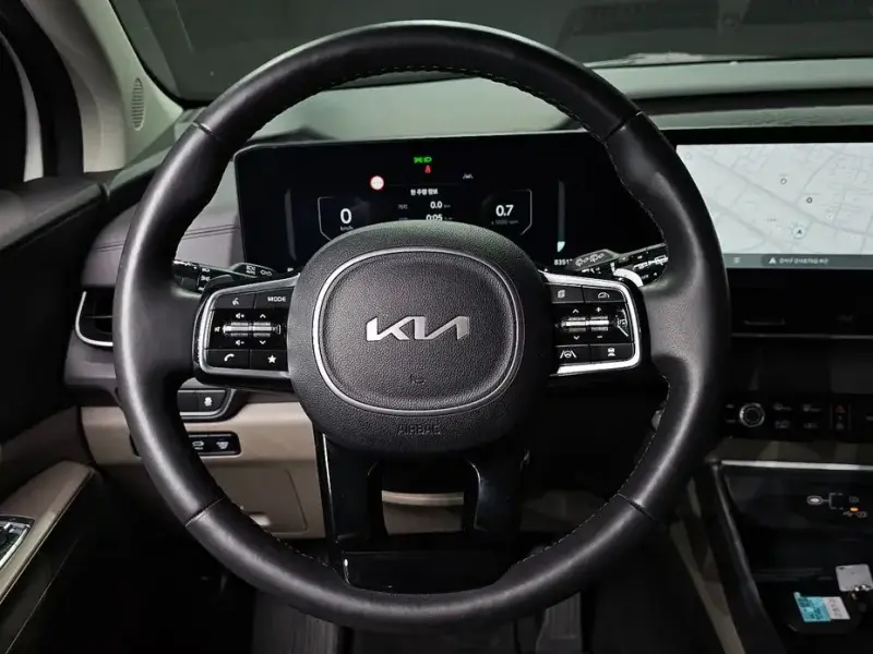 2023 Kia Carnival с пробегом 83 512 км