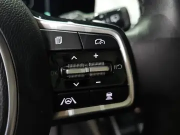 2023 Kia Carnival с пробегом 83 512 км