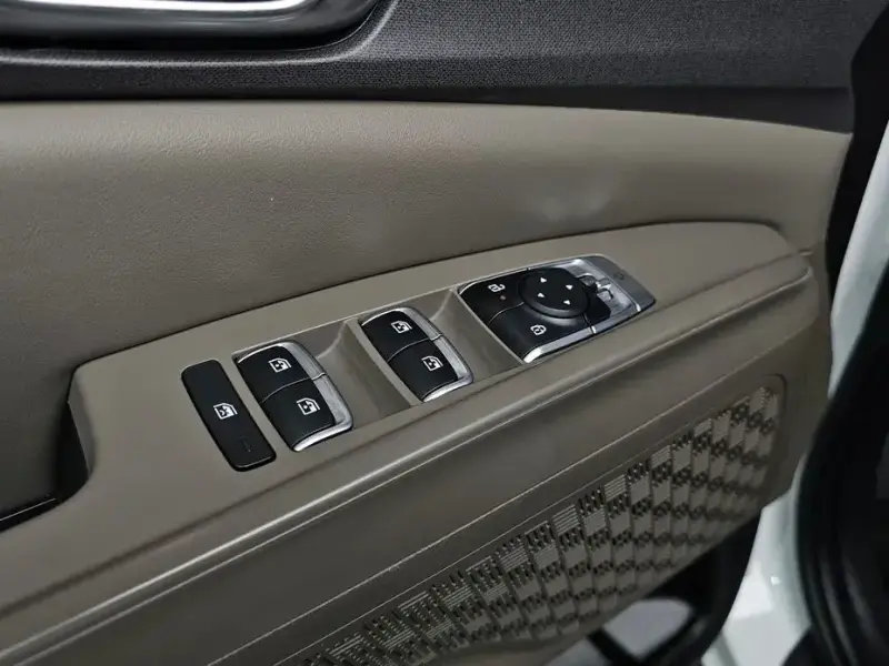 2023 Kia Carnival с пробегом 83 512 км