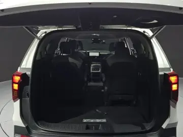 2023 Kia Carnival с пробегом 83 512 км