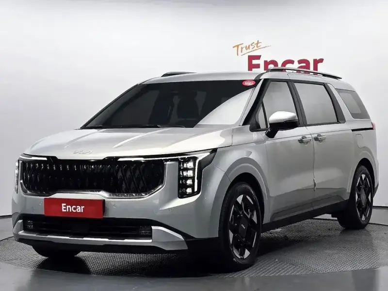 2025 Kia Carnival с пробегом 15 800 км