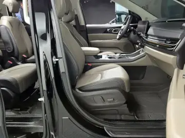 2025 Kia Carnival с пробегом 6 685 км