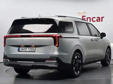 2025 Kia Carnival с пробегом 15 800 км
