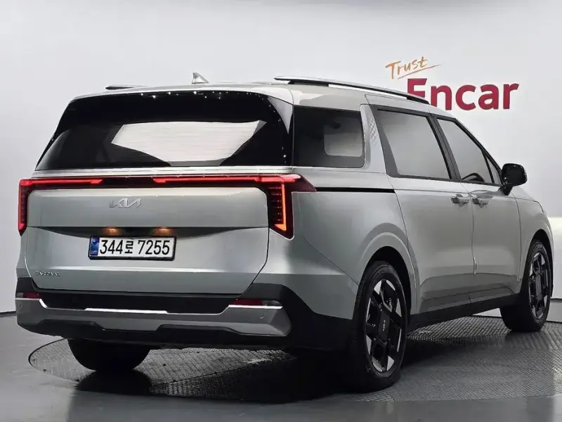2025 Kia Carnival с пробегом 15 800 км