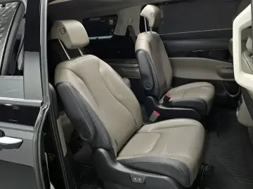 2025 Kia Carnival с пробегом 6 685 км