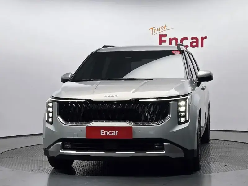 2025 Kia Carnival с пробегом 15 800 км