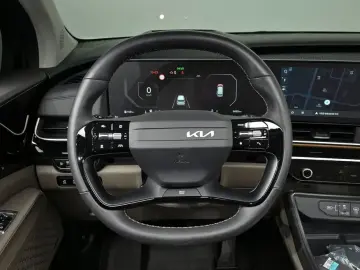 2025 Kia Carnival с пробегом 6 685 км