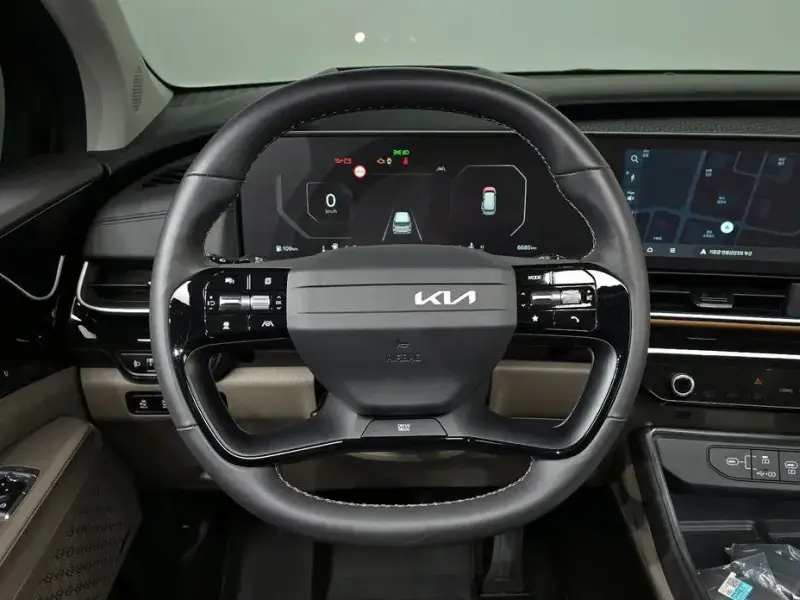 2025 Kia Carnival с пробегом 6 685 км