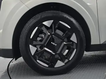2025 Kia Carnival с пробегом 15 800 км