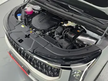 2025 Kia Carnival с пробегом 15 800 км