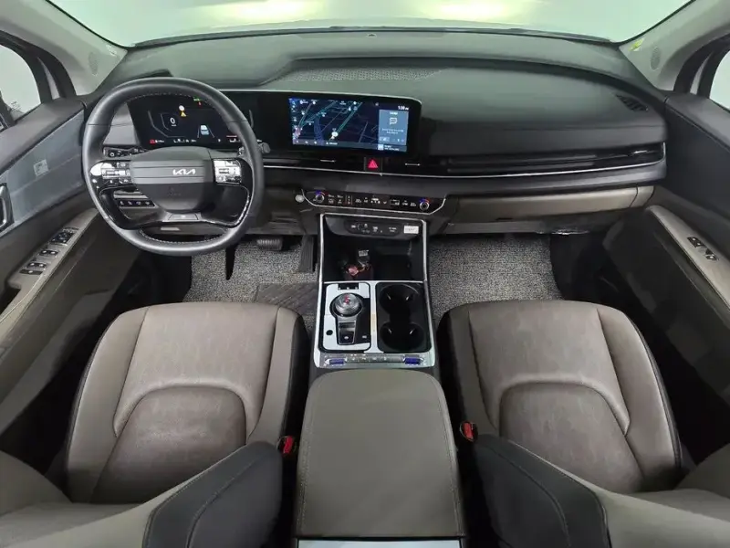 2025 Kia Carnival с пробегом 15 800 км
