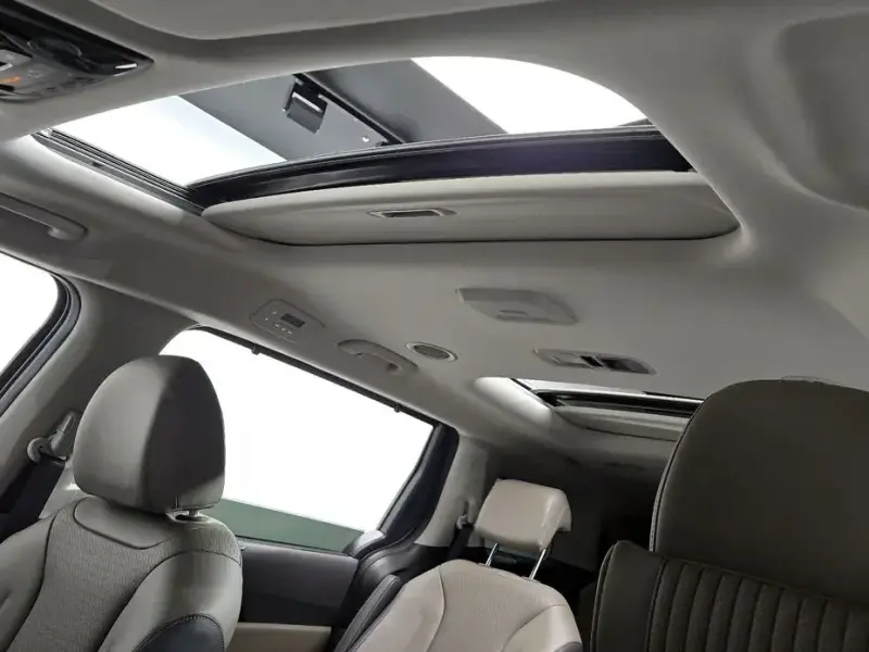 2025 Kia Carnival с пробегом 6 685 км