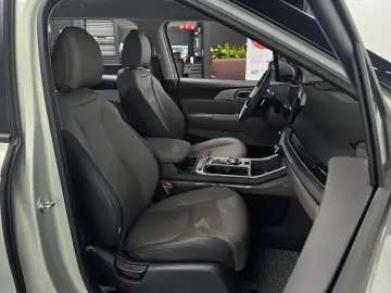 2025 Kia Carnival с пробегом 15 800 км