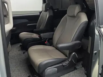 2025 Kia Carnival с пробегом 15 800 км