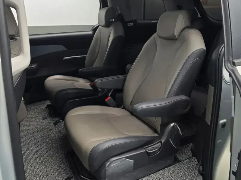 2025 Kia Carnival с пробегом 15 800 км