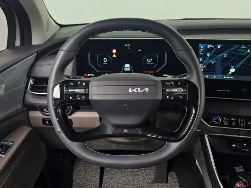 2025 Kia Carnival с пробегом 15 800 км