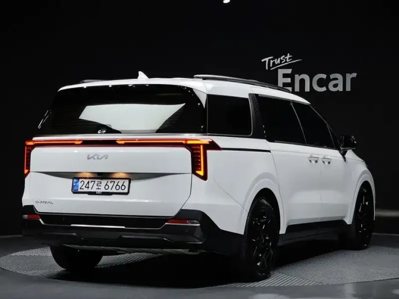 2025 Kia Carnival с пробегом 21 628 км
